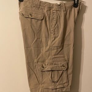 💙 MAKE AN OFFER! Boys Cargo Shorts. Size 18. Khaki. Great Condition. Clean‼️
